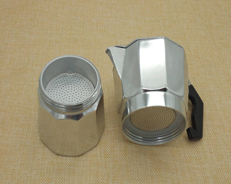 Italienischer Espressozauber: 12 Tassen Moka-Kanne für den Herd