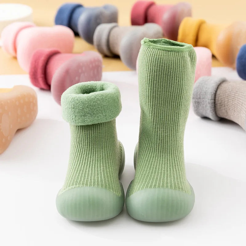 Rutschfeste Socken-Schuhe für kleine Kinder – Wärme und Sicherheit