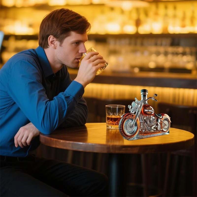 Motorrad-Design Whiskeykaraffe für stilvolle Heimbars