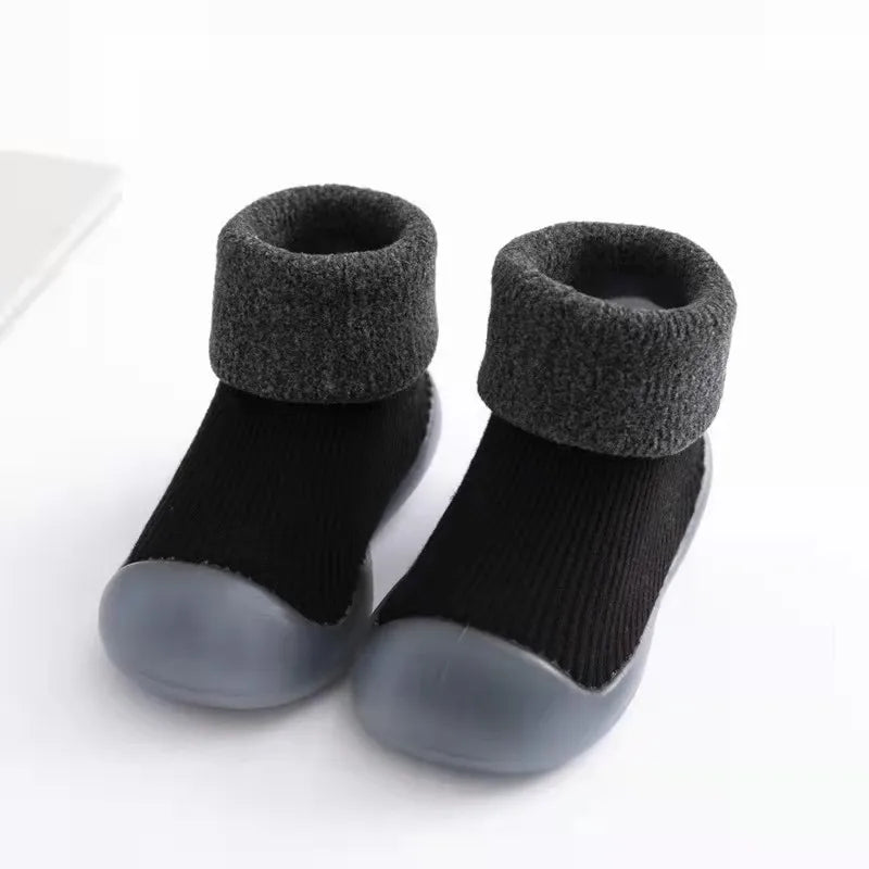 Rutschfeste Socken-Schuhe für kleine Kinder – Wärme und Sicherheit