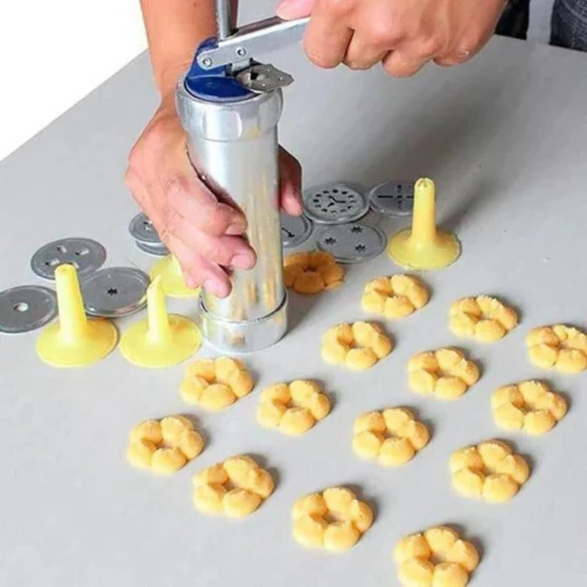 Aluminium Keks- und Spritzgebäck-Set mit 20 Formen und 4 Spritzaufsätzen