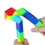 Farbenfroher Schlangenwürfel – Knobelspiel für große und kleine Denker