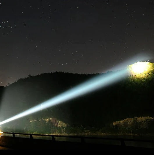 Robuste LED-Taschenlampe für den Außenbereich mit hoher Helligkeit