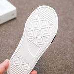 Bequeme und luftige Turnschuhe für Kinder mit Bärenmuster