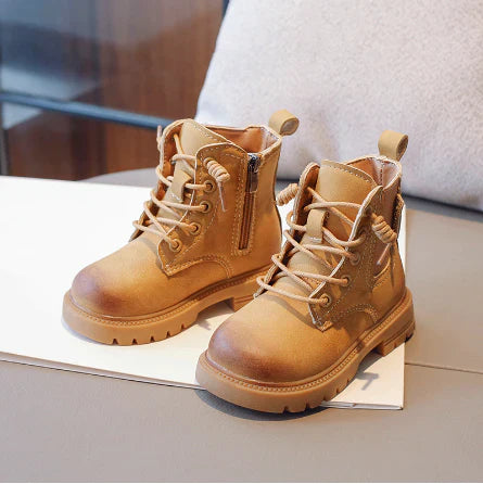 Robuste Schnürstiefel für Kinder – Stylische Herbst- und Winterboots mit Profil