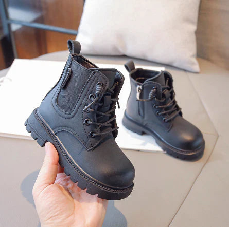 Robuste Schnürstiefel für Kinder – Stylische Herbst- und Winterboots mit Profil