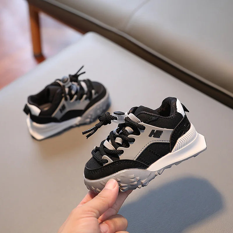 Bequeme und stabile Sportschuhe für Kinder – Moderner Stil