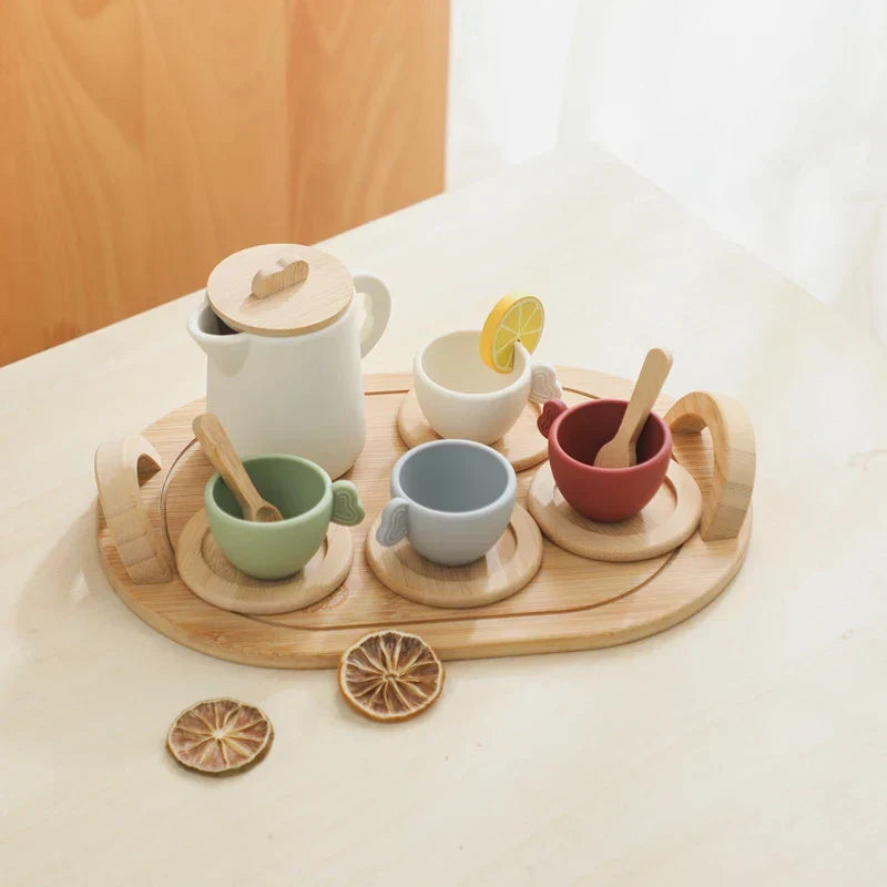 Buntes Teeservice aus Holz und Silikon für Kinder mit Zubehör