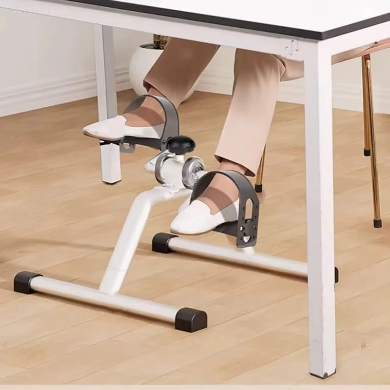 Kompakter Pedaltrainer für Arme und Beine