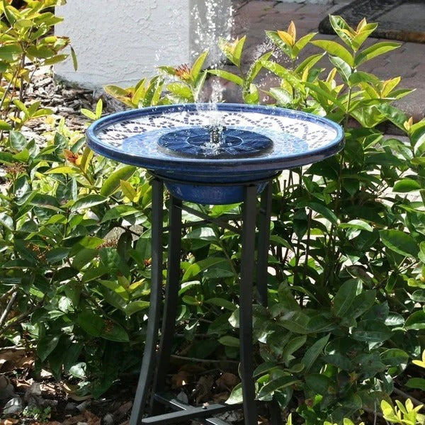 Solarbetriebener Wasserbrunnen für den Garten