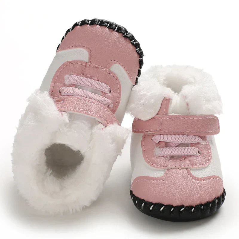 Bequeme und warme Babyschuhe für den Winter mit verstellbarem Verschluss