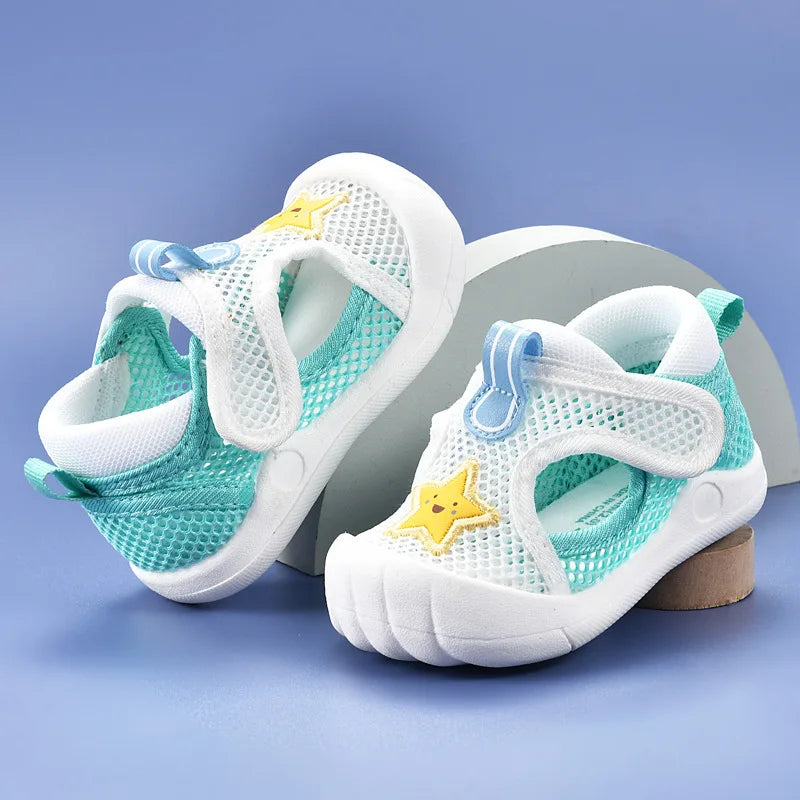 Atmungsaktive Kinderschuhe aus luftdurchlässigem Mesh