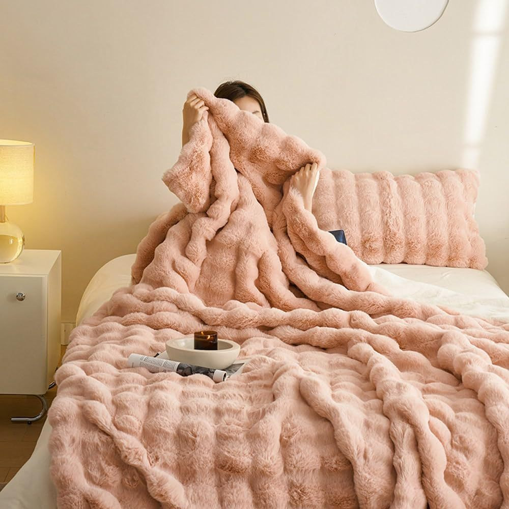 Reversible Fleece Cuddle Blanket – Soft & Warm for Every Occasion