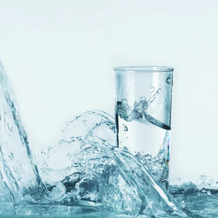 Wiederaufladbare Wasserflasche mit Wasserstoffinfusion in Glasdesign