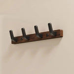 Wandmontierter Kleiderhaken mit Holz- und Metallakzenten
