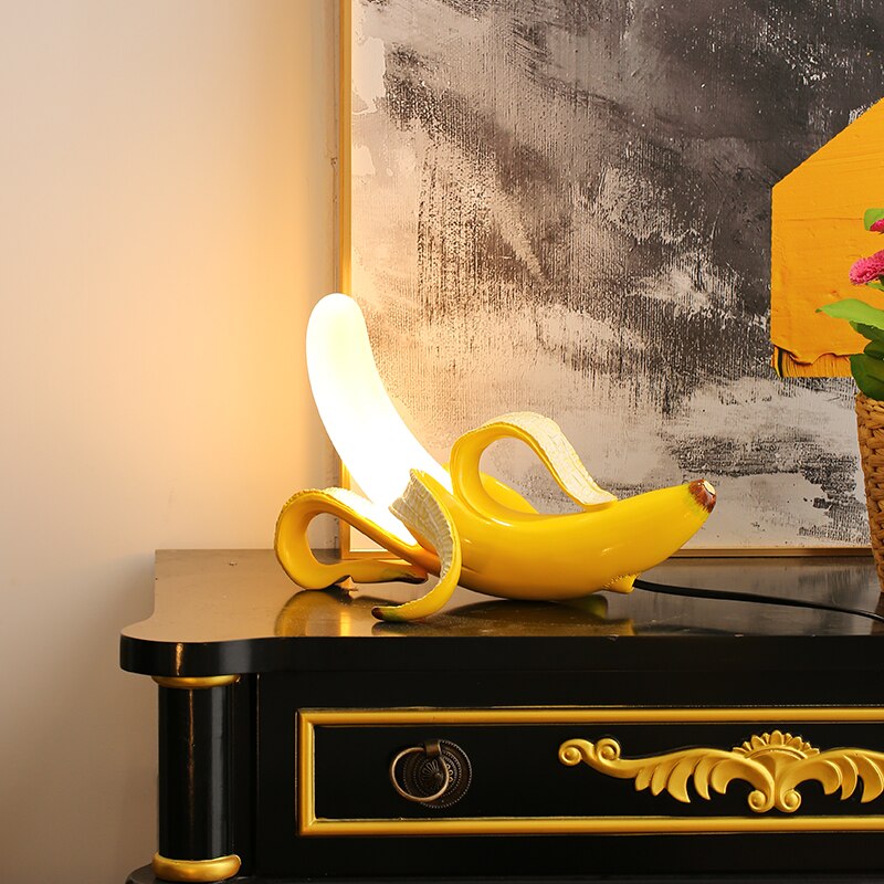 Elegant Retro Table Lamp – An Artistic Lighting Accent for Your Home