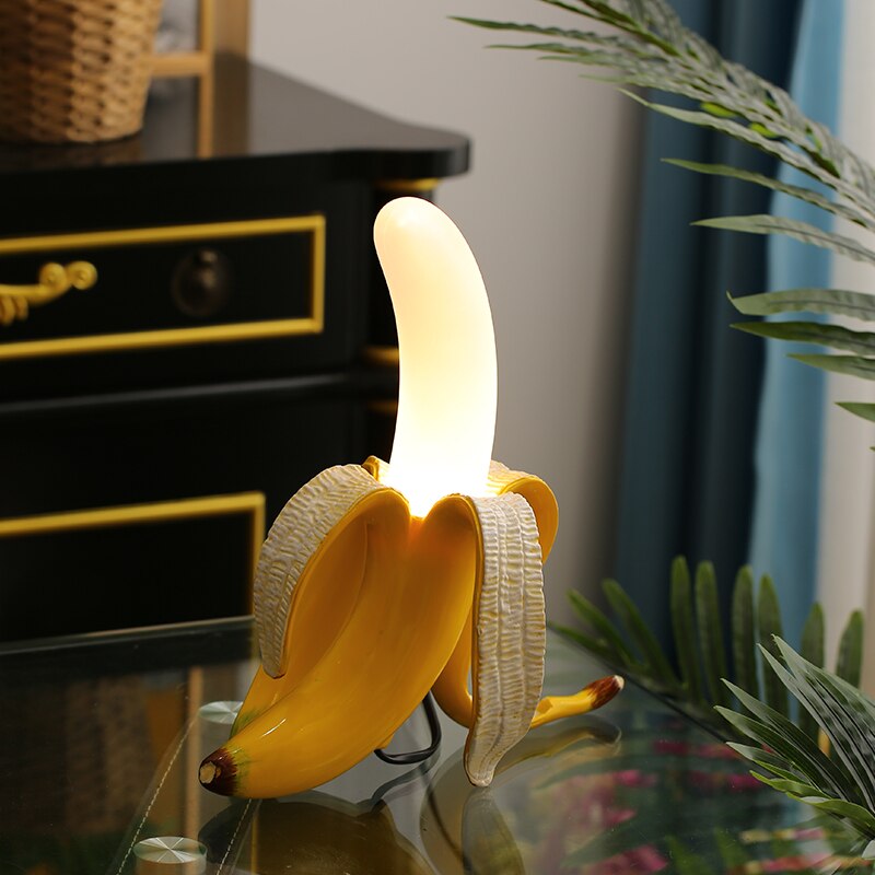 Elegant Retro Table Lamp – An Artistic Lighting Accent for Your Home