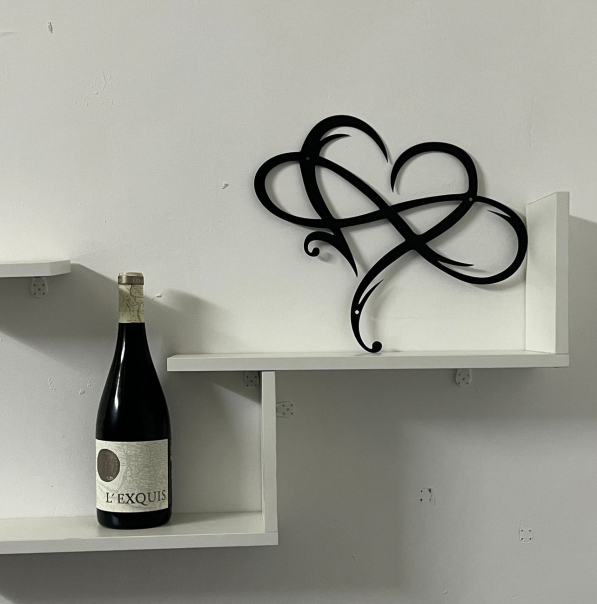 Wanddekoration InfinityHerz – Eisen Skulptur mit Symbol der ewigen Liebe