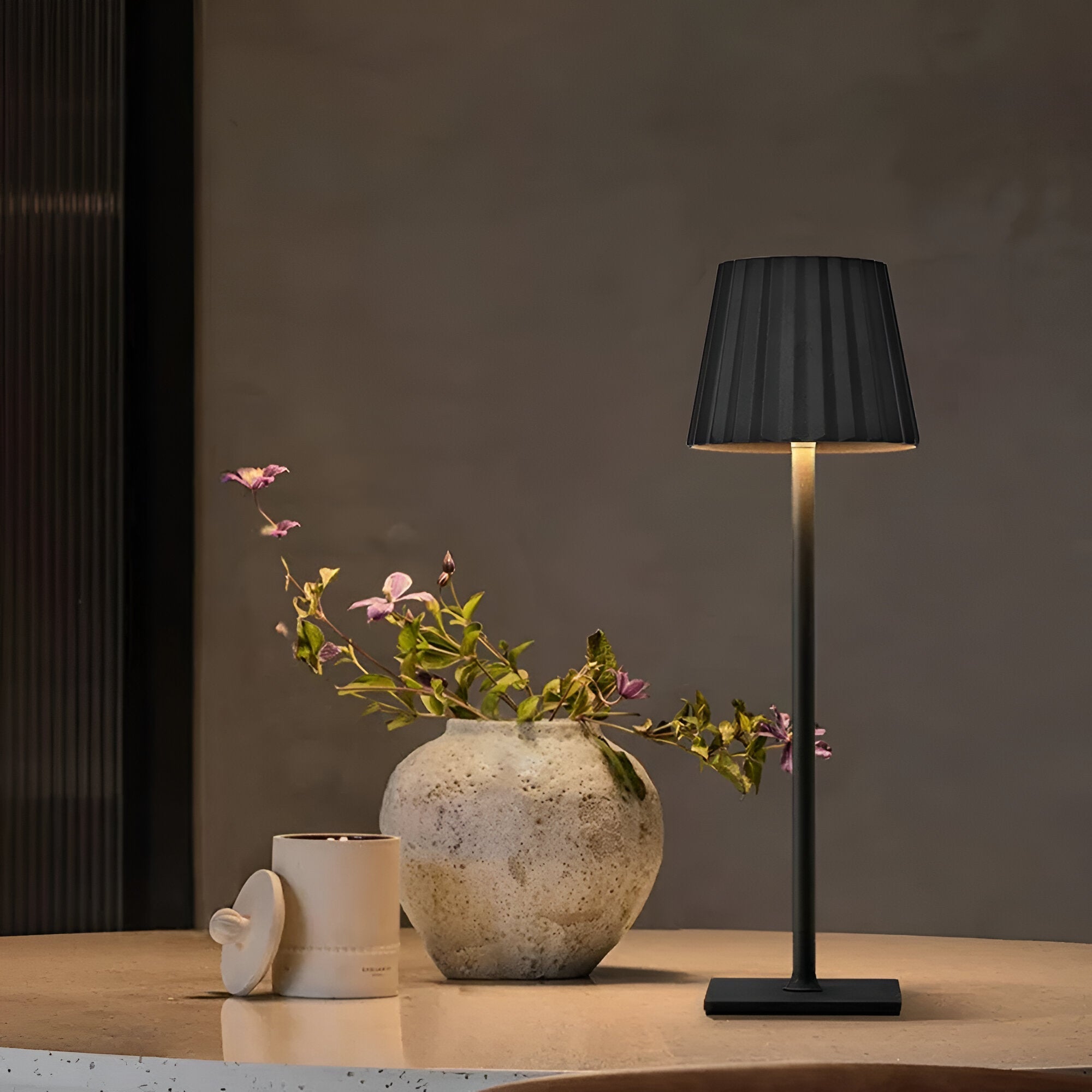 Moderne kabellose Tischlampe für stilvolles Ambiente