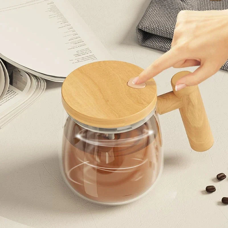 Automatische Kaffeetasse mit Holzgriff – Innovativer Genuss