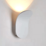 Elegant Wall Sconce in Brushed Metal – Minimalist Light for Stylish Spaces