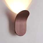 Elegant Wall Sconce in Brushed Metal – Minimalist Light for Stylish Spaces