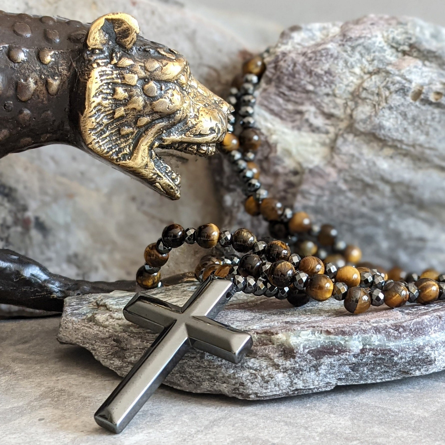 Spiritueller Anhänger mit Tigerauge und Lapislazuli – Rosenkranz für Männer