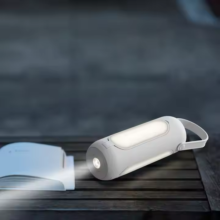 Vielseitige Campinglampe mit Powerbank für jedes Abenteuer