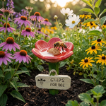 Blühendes Trinkgefäß für Bienen und Schmetterlinge – Handverziert für Ihren Garten
