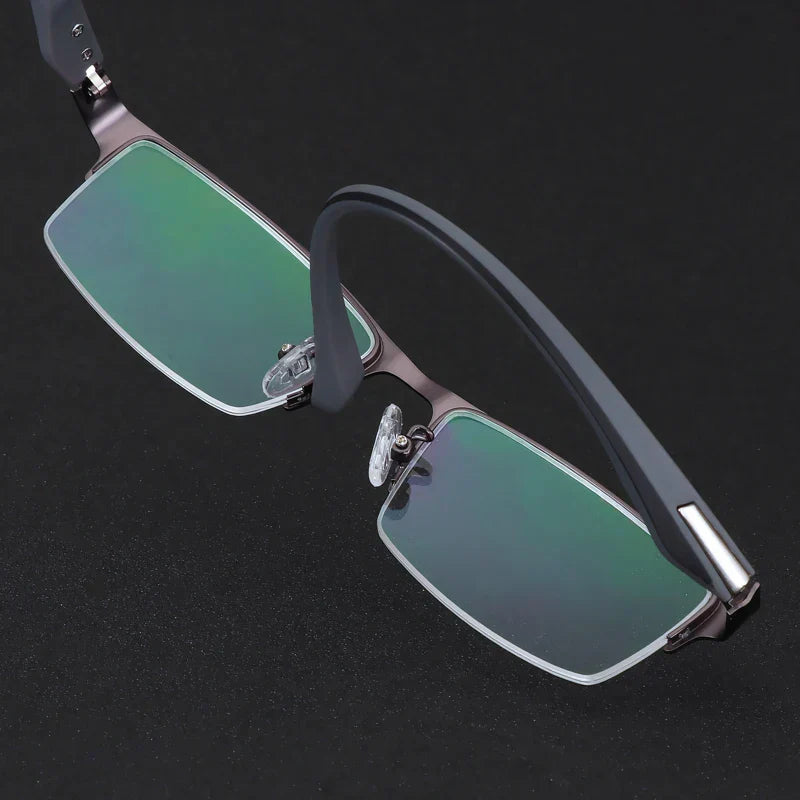 Fortschrittliche Lesebrille mit adaptiven Gläsern für jeden Bedarf