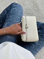 Elegant shoulder bag for any occasion