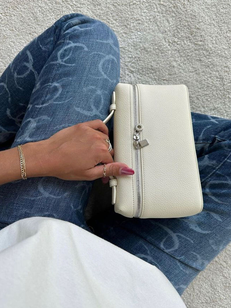Elegant shoulder bag for any occasion