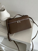Elegant shoulder bag for any occasion
