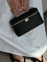Elegant shoulder bag for any occasion