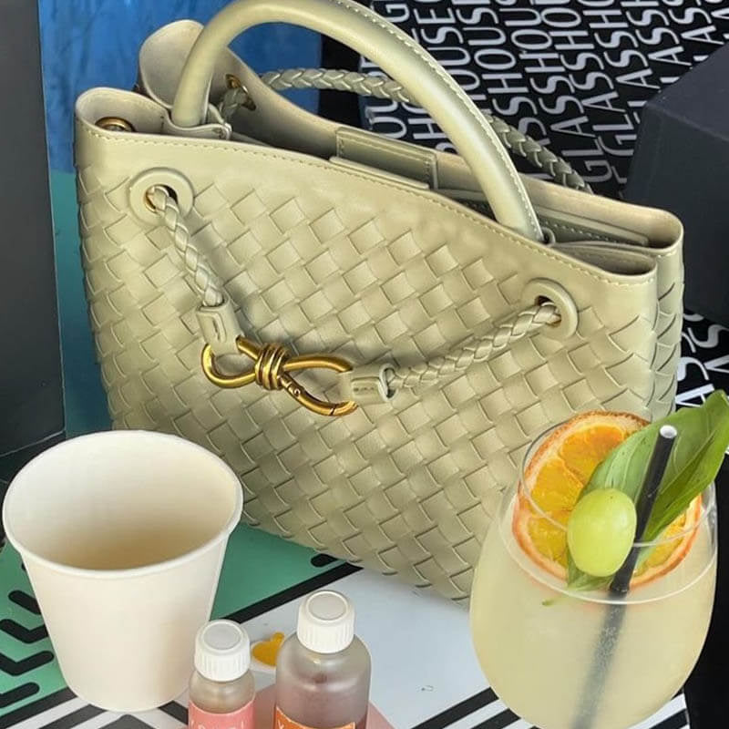 Stylish, woven bag for the modern lifestyle