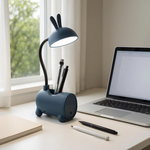 Verspielte LED-Tischlampe mit integriertem Stifthalter
