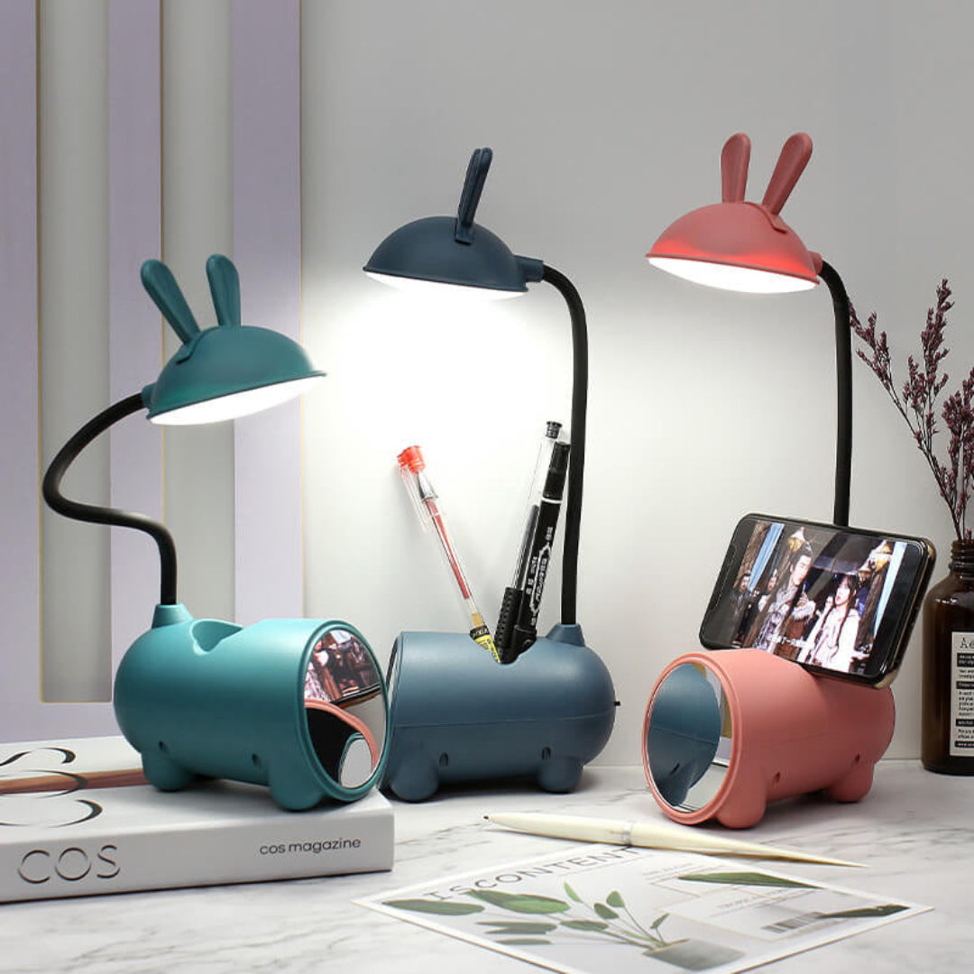 Verspielte LED-Tischlampe mit integriertem Stifthalter