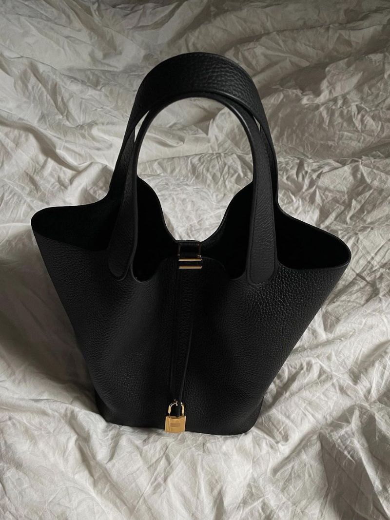 Stylish Vegan Leather Handbag for Every Moment