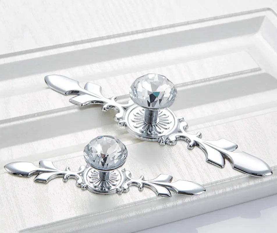 Elegante Schubladenknöpfe aus Kristall mit Diamantdesign