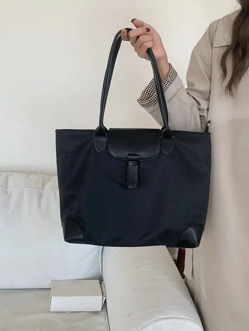 Stylish Shoulder Bag with Ample Storage Space
