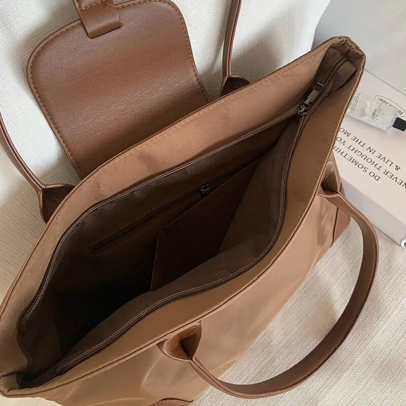 Stylish Shoulder Bag with Ample Storage Space
