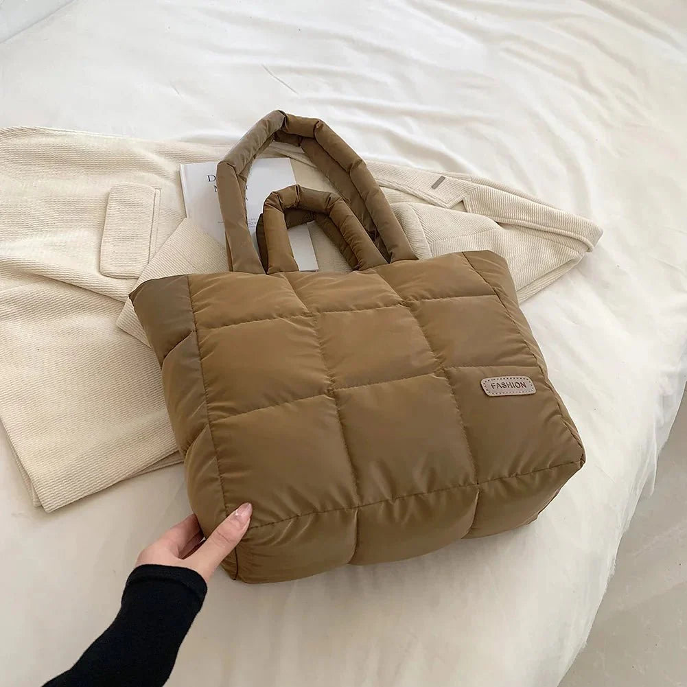 Elegant Quilted Bag with Versatile Storage Space