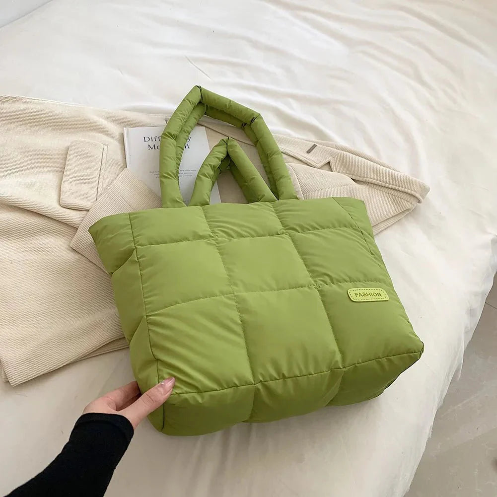 Elegant Quilted Bag with Versatile Storage Space