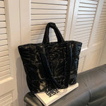 Elegant Quilted Bag with Versatile Storage Space