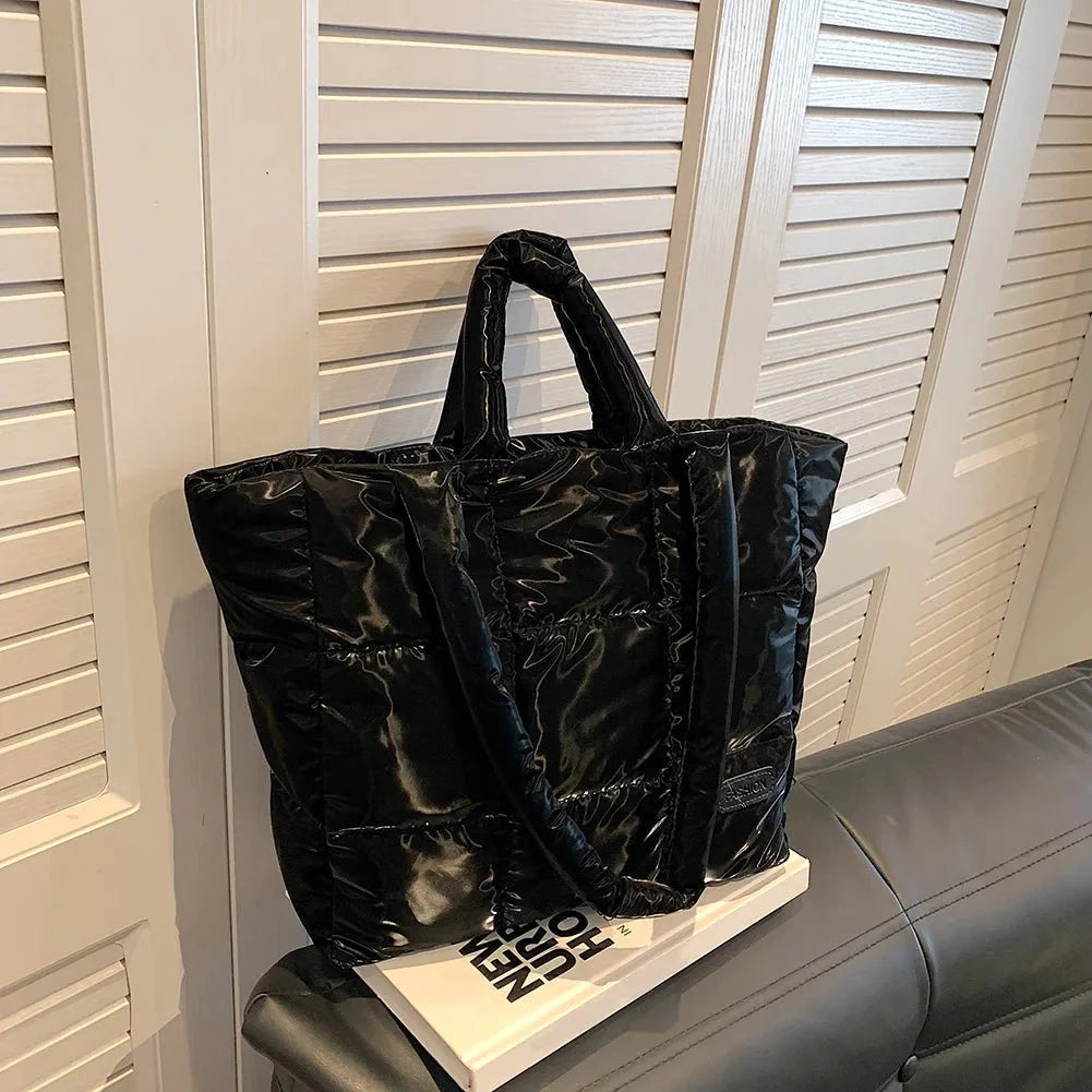 Elegant Quilted Bag with Versatile Storage Space