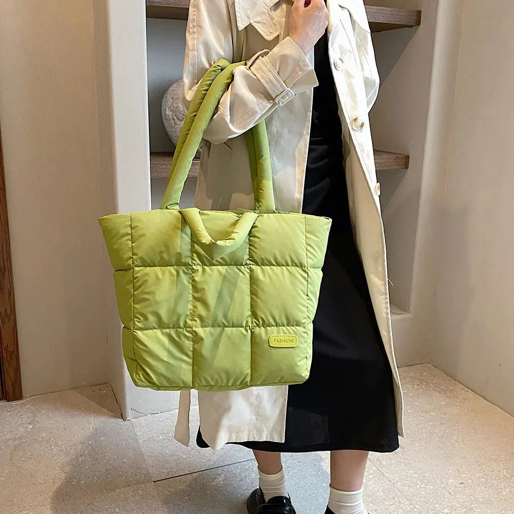 Elegant Quilted Bag with Versatile Storage Space