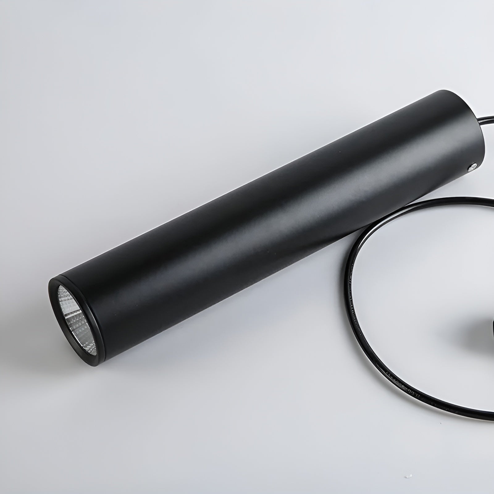 Elegante LED Pendelleuchte – Präzise Ausleuchtung nach Bedarf