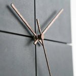 Minimalistische Wanduhr mit leisem Quarzwerk – AuraSphere