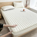 SchlafLuxus Mattress Protector | Breathable & Hygienic | Easy Care & Soft