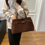 Elegant bag with generous storage space for every occasion
